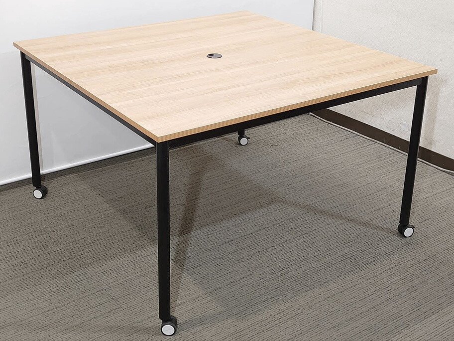 フリーアドレスデスク ミーティングテーブル 会議テーブル W2400×D1200×H720 平机 オフィスデスク 事務デスク 事務机 ワークデスク フリーアドレステーブル【中古オフィス家具】【中古】 - 画像 (4)