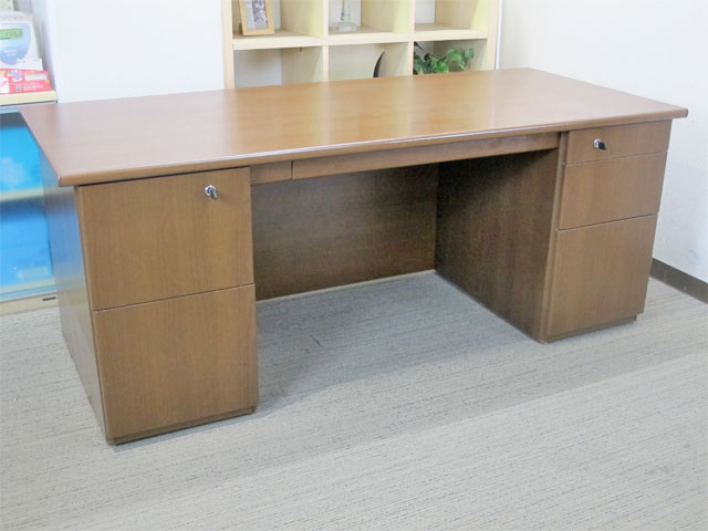 幅1800 木製 役員デスク 両袖デスク 鍵付き オカムラ DX-2【中古】 - 画像 (2)