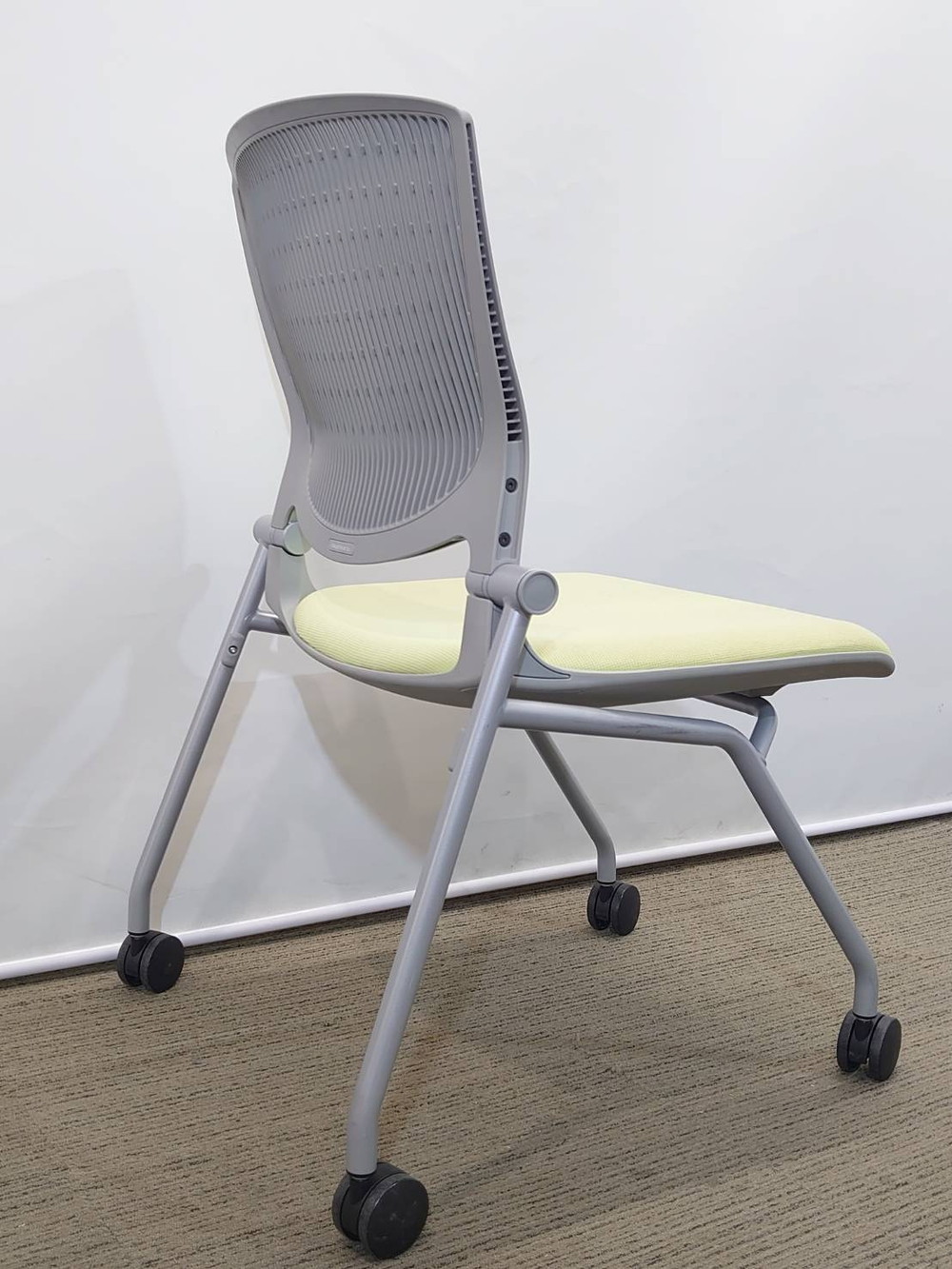 【中古・送料無料・東京地区限定】会議用チェア50脚セット ネスティングチェア 2020年製 オカムラ グラータ - 画像 (5)