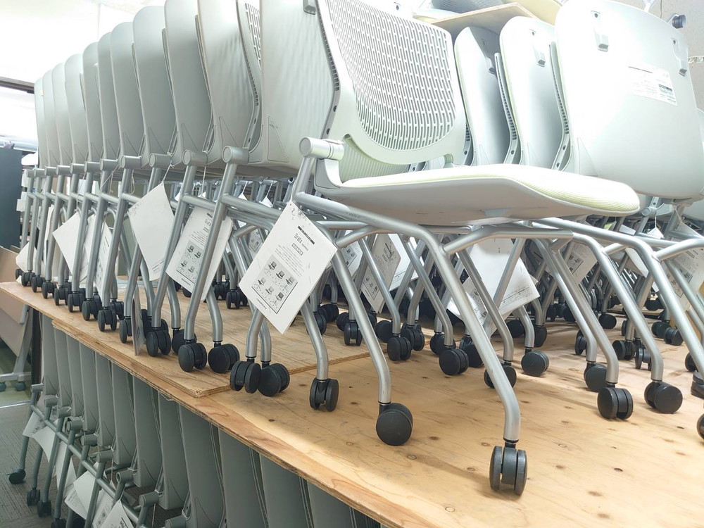 【中古・送料無料・東京地区限定】会議用チェア50脚セット ネスティングチェア 2020年製 オカムラ グラータ - 画像 (11)
