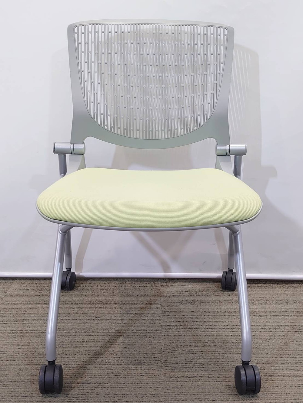 【中古・送料無料 地域限定】美品 会議チェア お得な4脚セット 2020年製 オカムラ グラータ - 画像 (5)