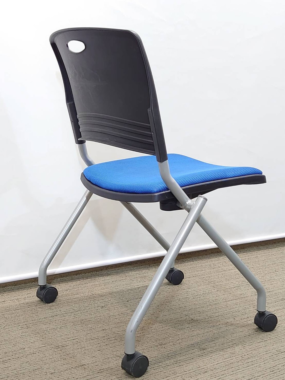 【送料無料 地域限定】4脚セット 平行スタックチェア 会議用チェア【中古】 - 画像 (4)