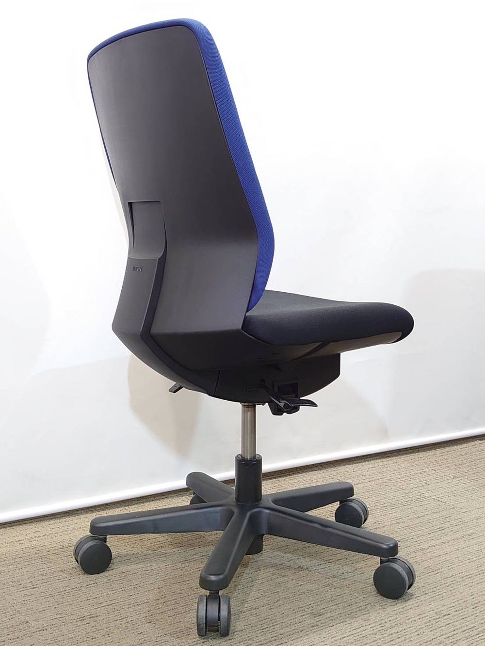 【中古・送料無料 地域限定】10脚セット ITOKI トルテ 国産 オフィスチェア - 画像 (4)