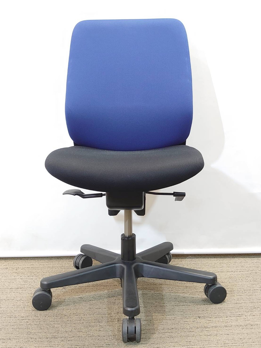 【中古・送料無料 地域限定】10脚セット ITOKI トルテ 国産 オフィスチェア - 画像 (5)