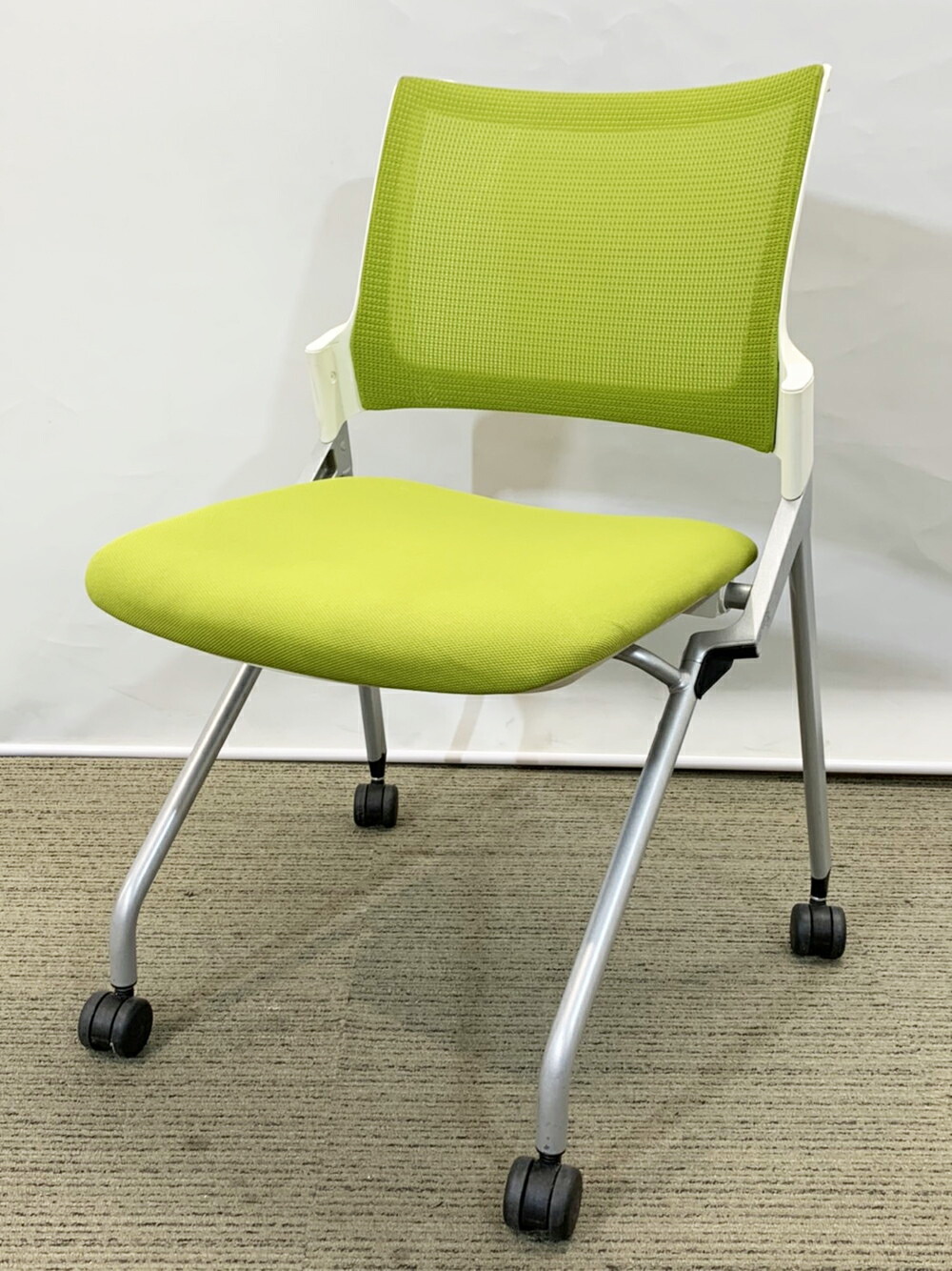 【送料無料 地域限定】4脚セット 会議用チェア ネスタブルチェア ITOKI Monon【中古】 - 画像 (3)