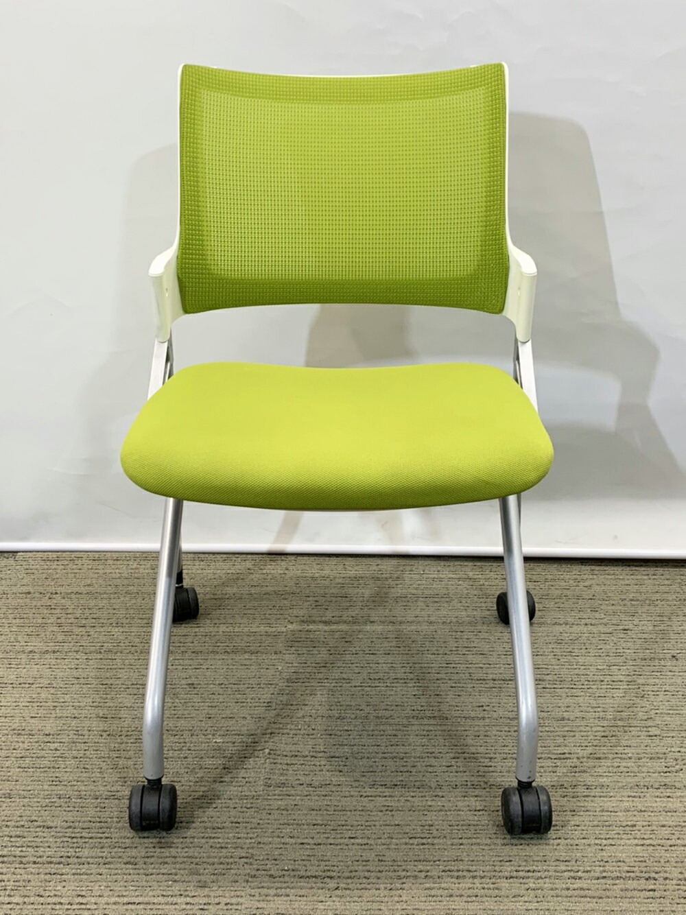 【送料無料 地域限定】4脚セット 会議用チェア ネスタブルチェア ITOKI Monon【中古】 - 画像 (5)