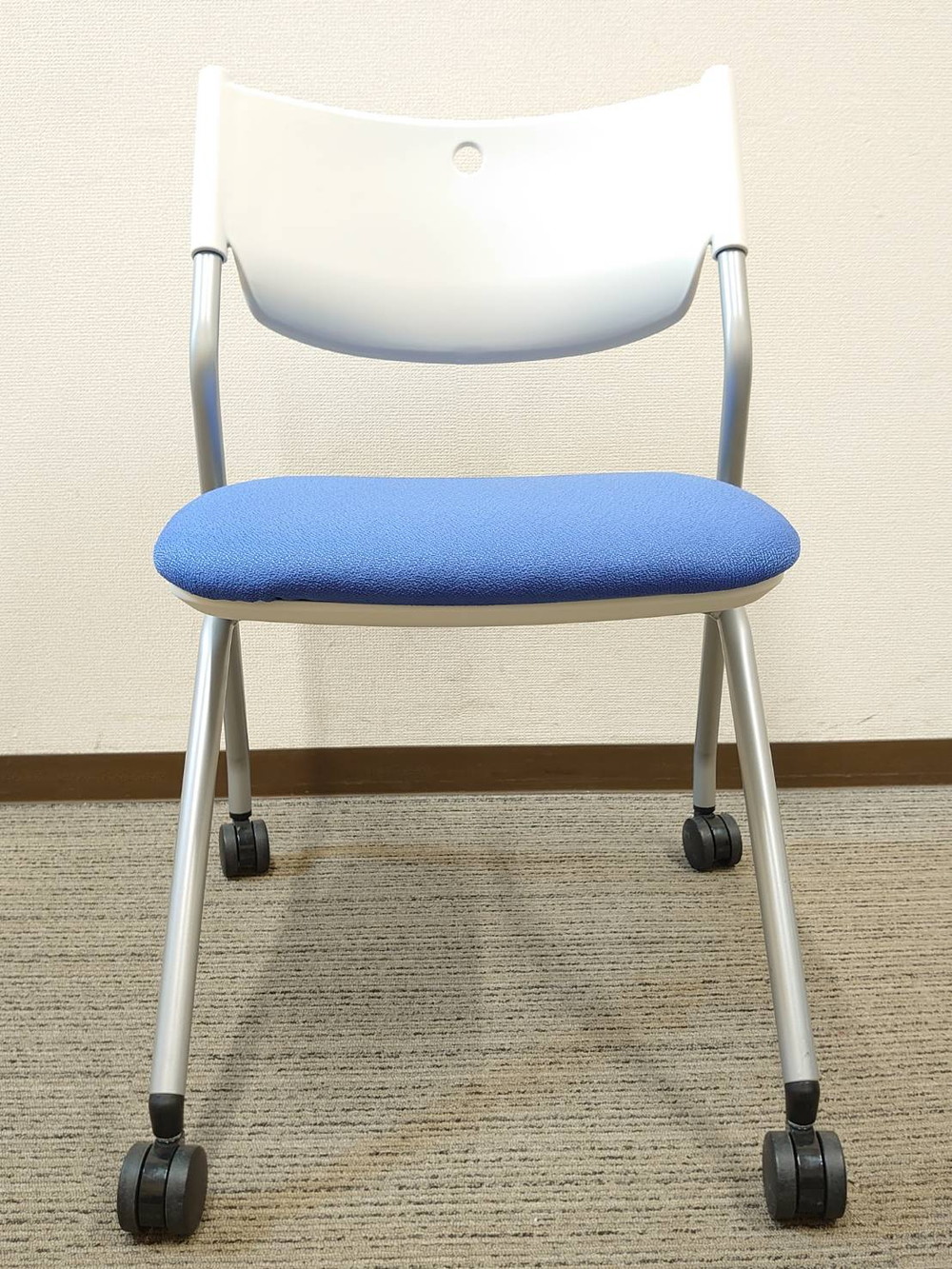 【中古・送料無料 地域限定】4脚セット 国産 平行スタックチェア 会議用チェア - 画像 (5)