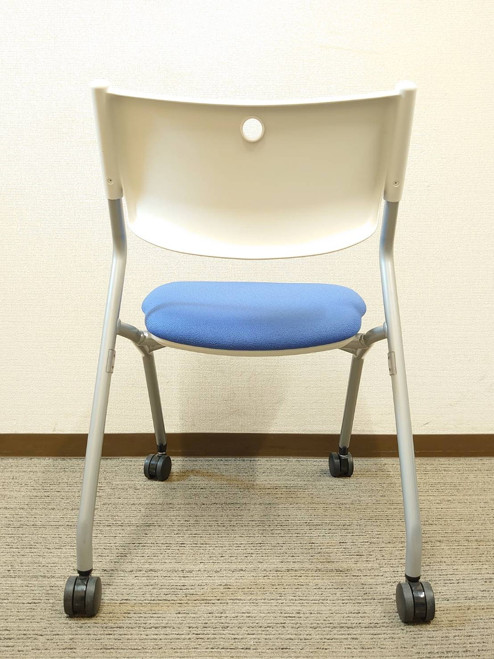 【中古・送料無料 地域限定】4脚セット 国産 平行スタックチェア 会議用チェア - 画像 (6)