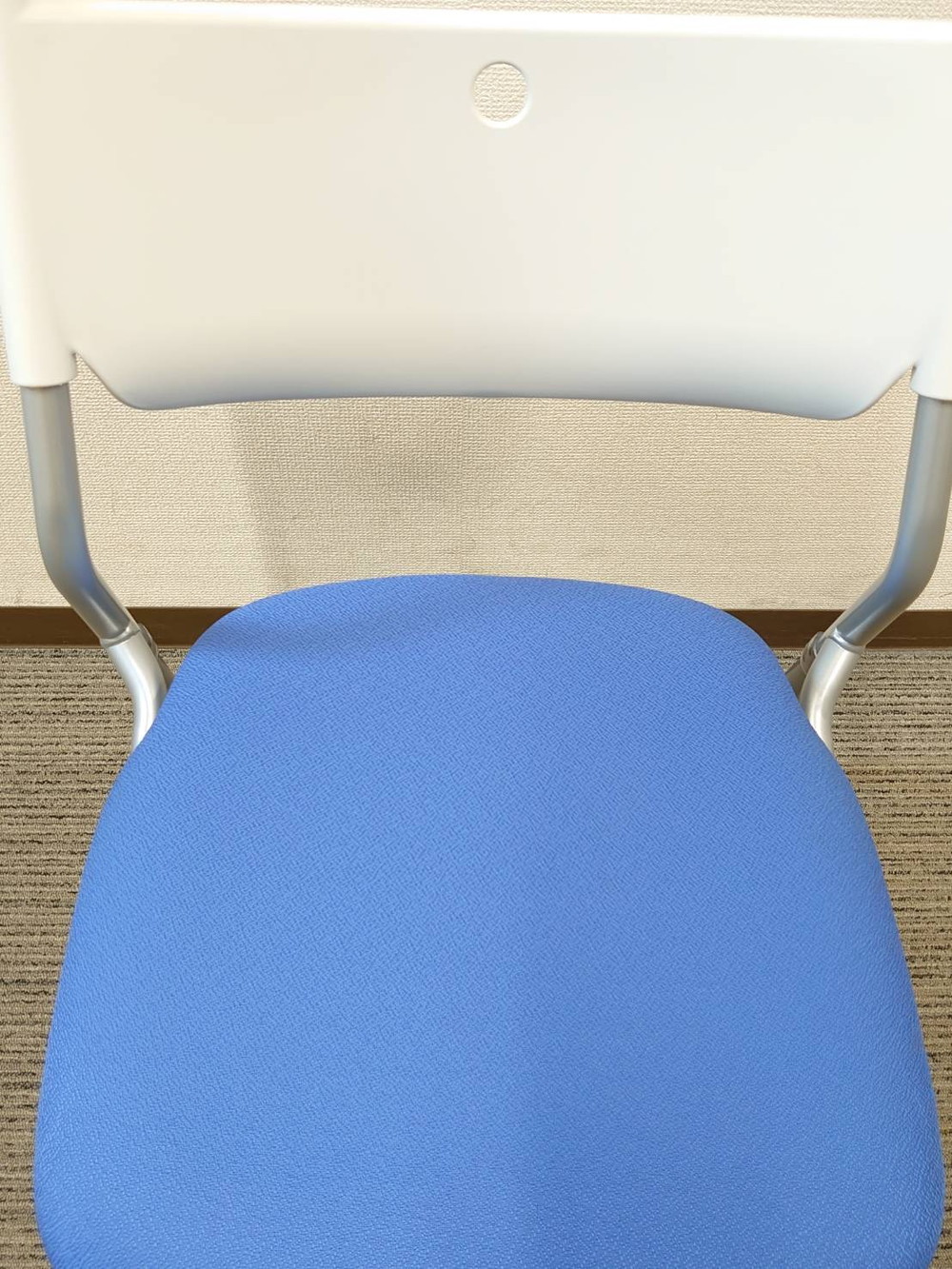 【中古・送料無料 地域限定】4脚セット 国産 平行スタックチェア 会議用チェア - 画像 (7)