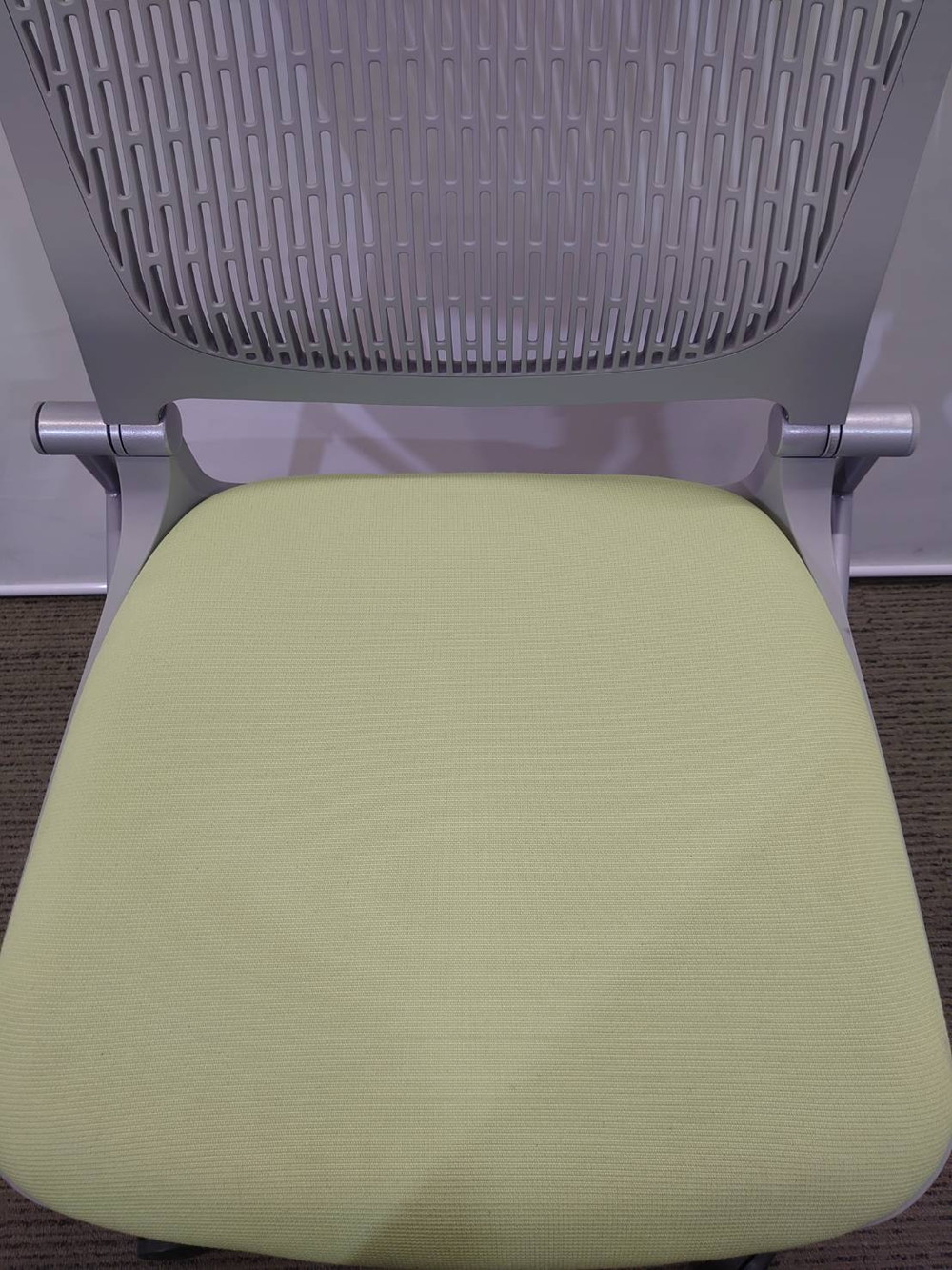 【中古・送料無料・東京地区限定】会議用チェア50脚セット ネスティングチェア 2020年製 オカムラ グラータ - 画像 (8)