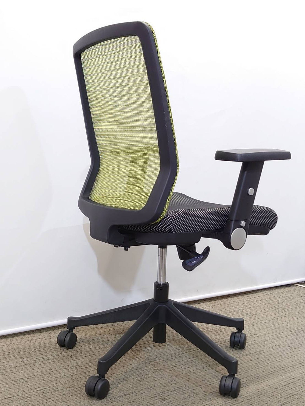 【中古】エルゴノミックチェア オフィスチェア ひじ付き 役員チェア - 画像 (2)