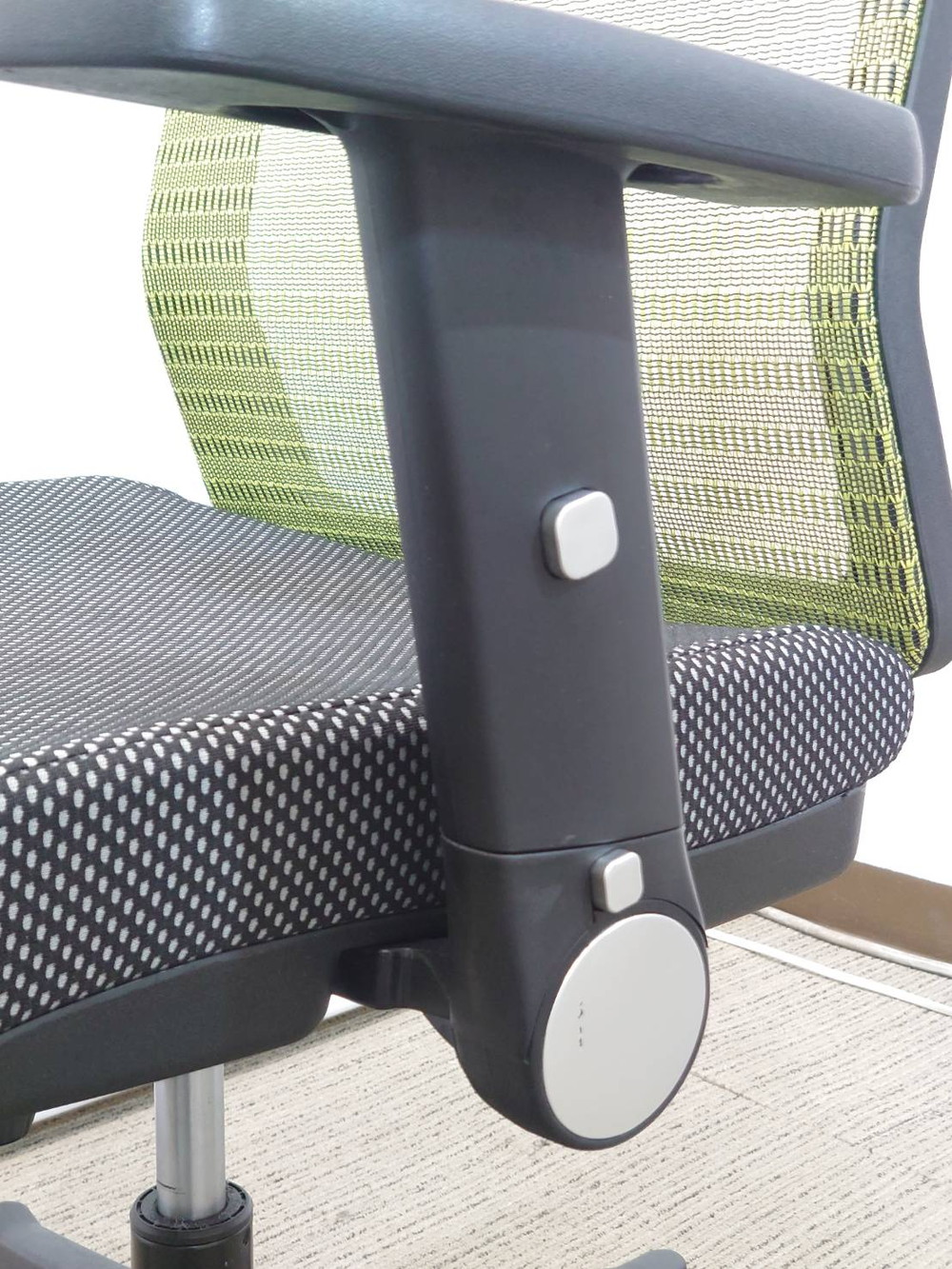 【中古】エルゴノミックチェア オフィスチェア ひじ付き 役員チェア - 画像 (7)