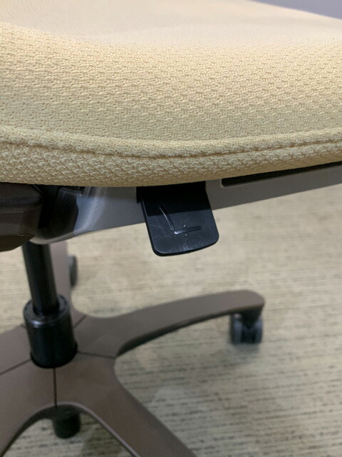 【中古・送料無料 地域限定】肘付きオフィスチェアー 役員チェア ITOKI MOVU モーブ 国産 - 画像 (9)