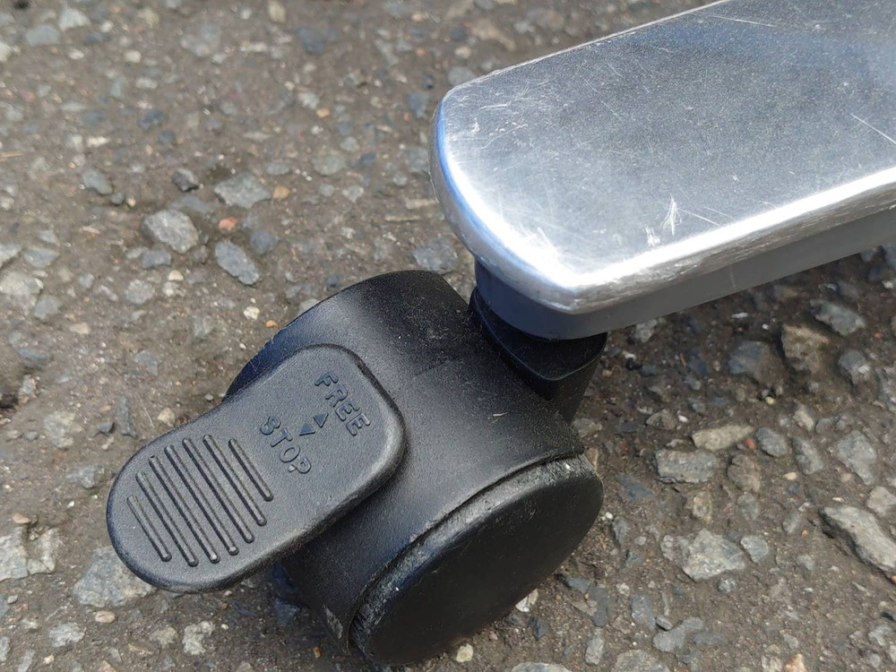 【中古 送料無料 東京地区限定】木目ナチュラル 折り畳み フォールディングテーブル お得な4台セット - 画像 (10)