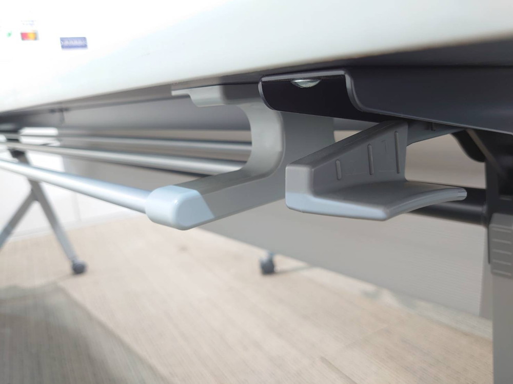 【送料無料 東京地区限定】4台セット 折りたたみテーブル ナイキ NAIKI【中古】 - 画像 (10)