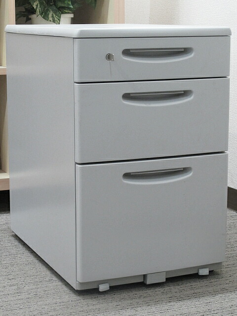 【法人限定送料無料】3段ワゴン サイドワゴン デスクワゴン 袖机 脇机 カギ付き インサイドワゴン 机下収納ワゴン キャスターワゴン 事務ワゴン 事務用ワゴン スチールワゴン オカムラ SD 国産 rc120702-001-19 【中古オフィス家具】【中古】