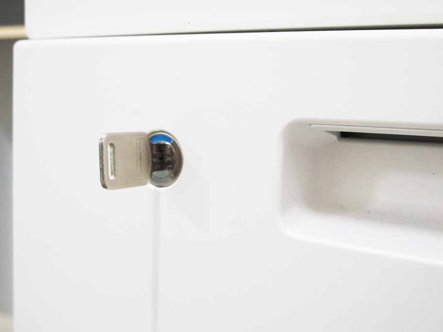 【美品】4人用 コクヨ ピクサ 開業セット 片袖机 片袖デスク オフィスデスク 事務机 ワークデスク スチールデスク 事務デスク オフィス用デスク 4台セット - 画像 (9)