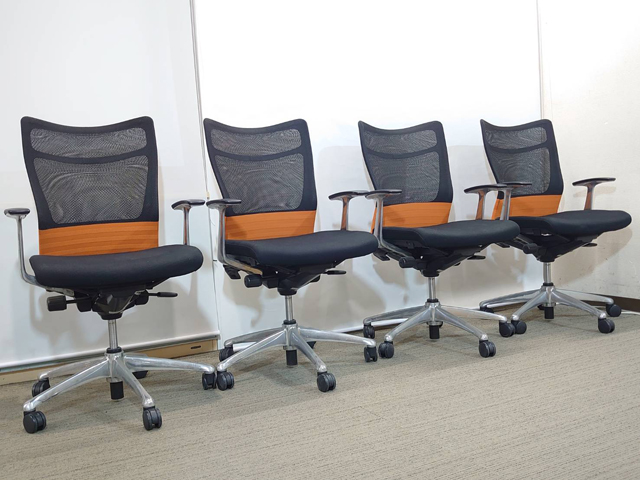 【送料無料 地域限定】【美品】4脚セット オフィスチェア デスクチェア メッシュチェア 肘付き 役員イス 事務チェア キャスターチェア オカムラ 【中古オフィス家具】 - 画像 (2)