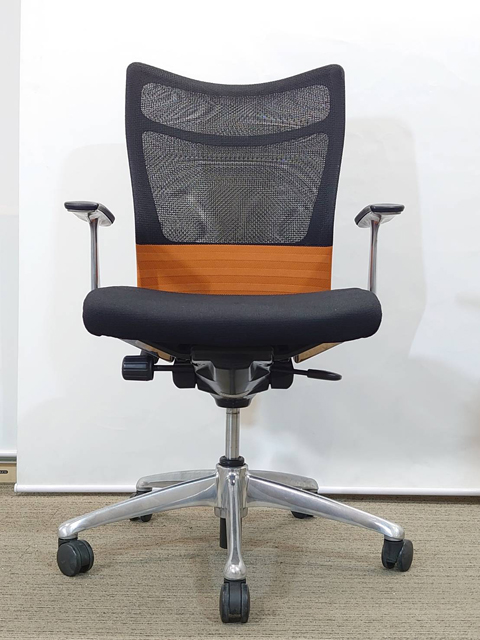 【送料無料 地域限定】【美品】4脚セット オフィスチェア デスクチェア メッシュチェア 肘付き 役員イス 事務チェア キャスターチェア オカムラ 【中古オフィス家具】 - 画像 (4)