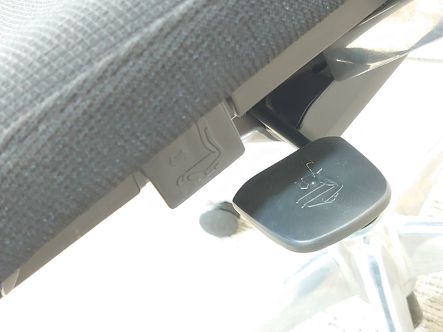 【送料無料 地域限定】【美品】4脚セット オフィスチェア デスクチェア メッシュチェア 肘付き 役員イス 事務チェア キャスターチェア オカムラ 【中古オフィス家具】 - 画像 (7)