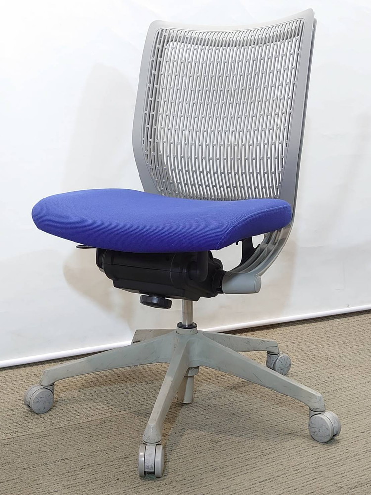 【送料無料 地域限定】4脚セット オフィスチェア メッシュチェア デスクチェア 事務チェア キャスターチェア 事務イス オカムラ 事務椅子 パソコンチェア ワークチェア ワークチェア テレワーク リモートワーク 在宅勤務 在宅ワーク オカムラ 岡村製作所 okamura ヴィスコンテ Visconte 国産 【中古オフィス家具】 【中古】 - 画像 (2)