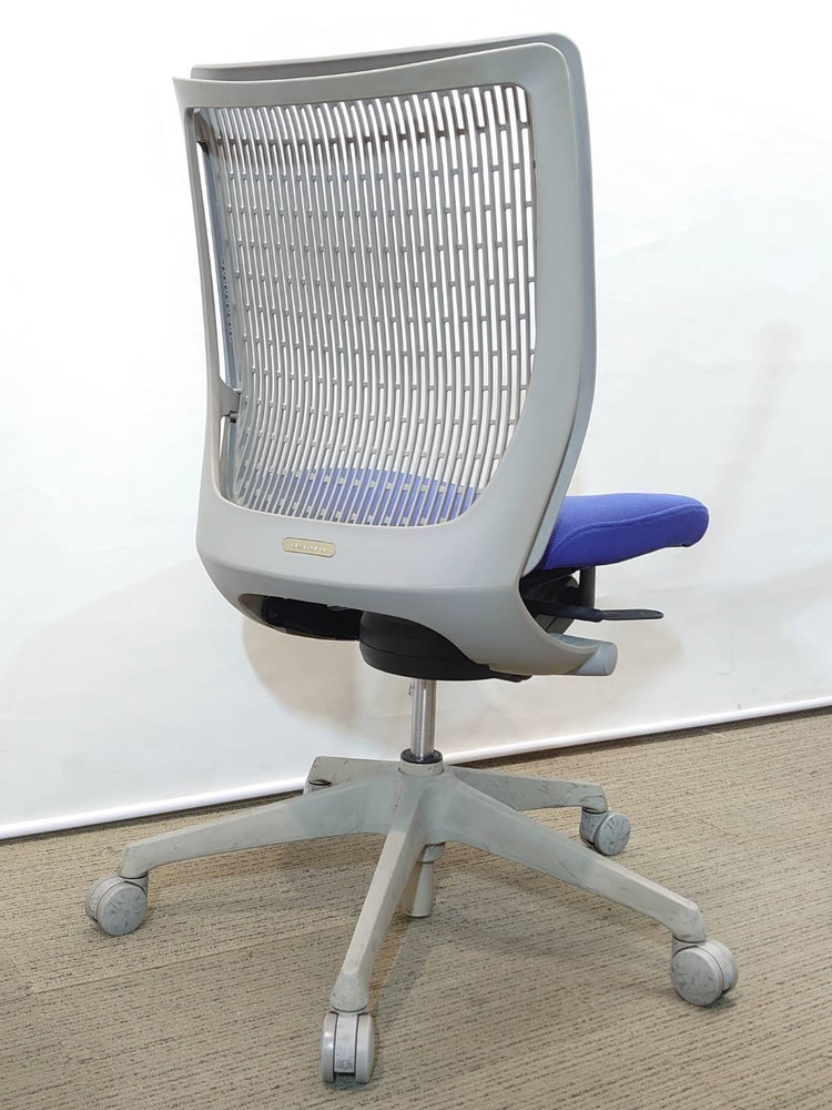 【送料無料 地域限定】4脚セット オフィスチェア メッシュチェア デスクチェア 事務チェア キャスターチェア 事務イス オカムラ 事務椅子 パソコンチェア ワークチェア ワークチェア テレワーク リモートワーク 在宅勤務 在宅ワーク オカムラ 岡村製作所 okamura ヴィスコンテ Visconte 国産 【中古オフィス家具】 【中古】 - 画像 (4)