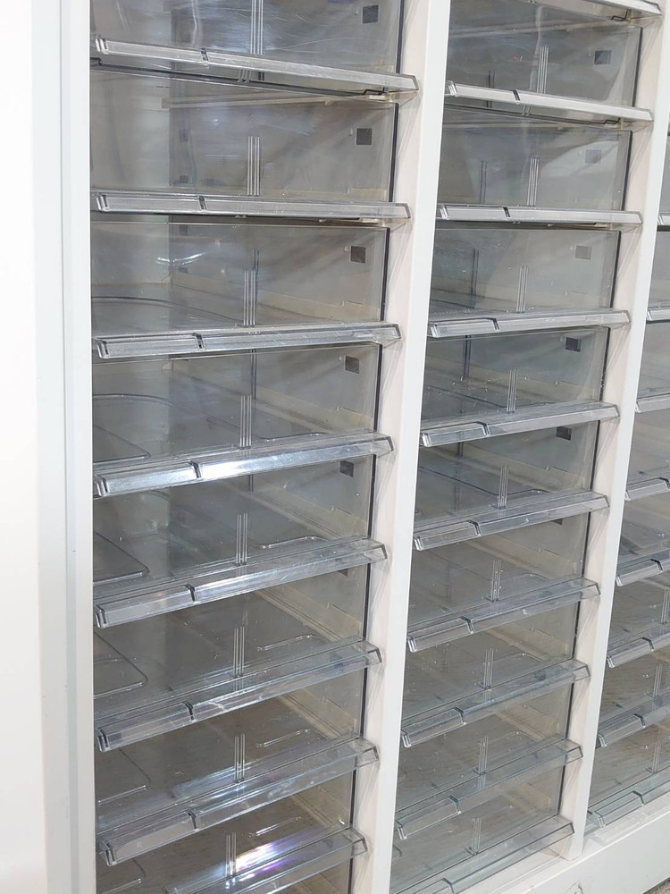 【送料無料 東京地区限定】レターケース 書類ケース 書庫 書類整理庫 トレーユニット システムトレーキャビネット キャビネ オカムラ 42シリーズ クリスタルキャビネット A4対応 3列 コンビ型 トレーキャビネット【中古オフィス家具】【中古】 - 画像 (3)