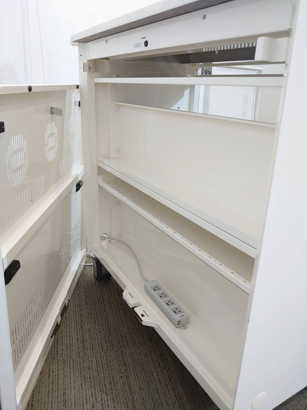 【中古】 【送料無料 東京地区限定】 タブレット収納保管庫 収納キャビネット PC収納庫 最大88台 カギ付き 保管庫 CAI-CAB26WN サンワサプライ 13.3インチ対応 国産 - 画像 (12)