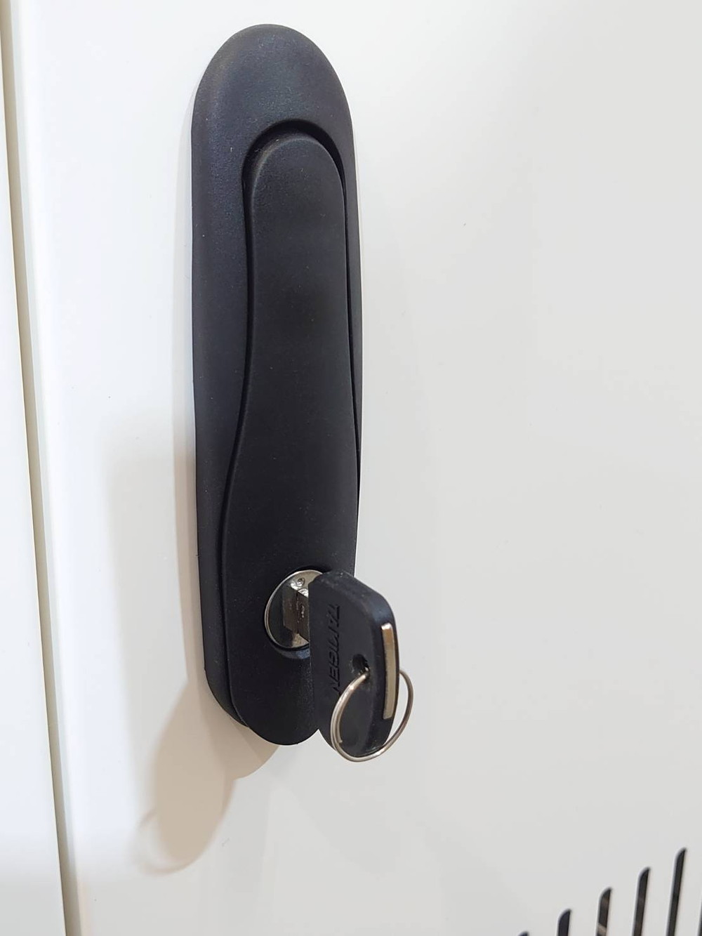 【中古】 【送料無料 東京地区限定】 タブレット収納保管庫 収納キャビネット PC収納庫 最大88台 カギ付き 保管庫 CAI-CAB26WN サンワサプライ 13.3インチ対応 国産 - 画像 (6)