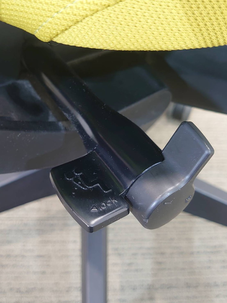 【送料無料 地域限定】4脚セット オフィスチェア デスクチェア ひじ付き メッシュチェア 事務チェア キャスターチェア 事務イス ワークチェア【中古オフィス家具】【中古】 - 画像 (7)