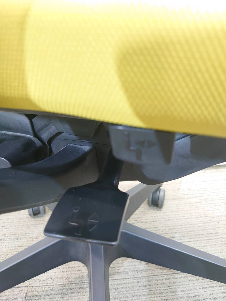 【送料無料 地域限定】4脚セット オフィスチェア デスクチェア ひじ付き メッシュチェア 事務チェア キャスターチェア 事務イス ワークチェア【中古オフィス家具】【中古】 - 画像 (8)