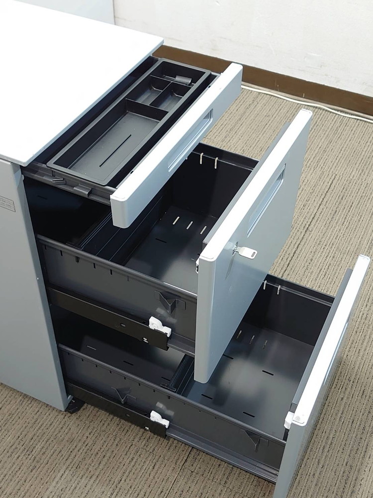 【送料無料 地域限定】 6人用 フリーアドレス デスクセット コクヨ ワークソート ワークテーブルセット W1400×3台 フリアド 平机 片袖机 可動式 オフィステーブル ミーティングテーブル 会議テーブル 多目的テーブル SDT-WS1414PAW 開業セット 国産 【中古オフィス家具】【中古】 - 画像 (17)