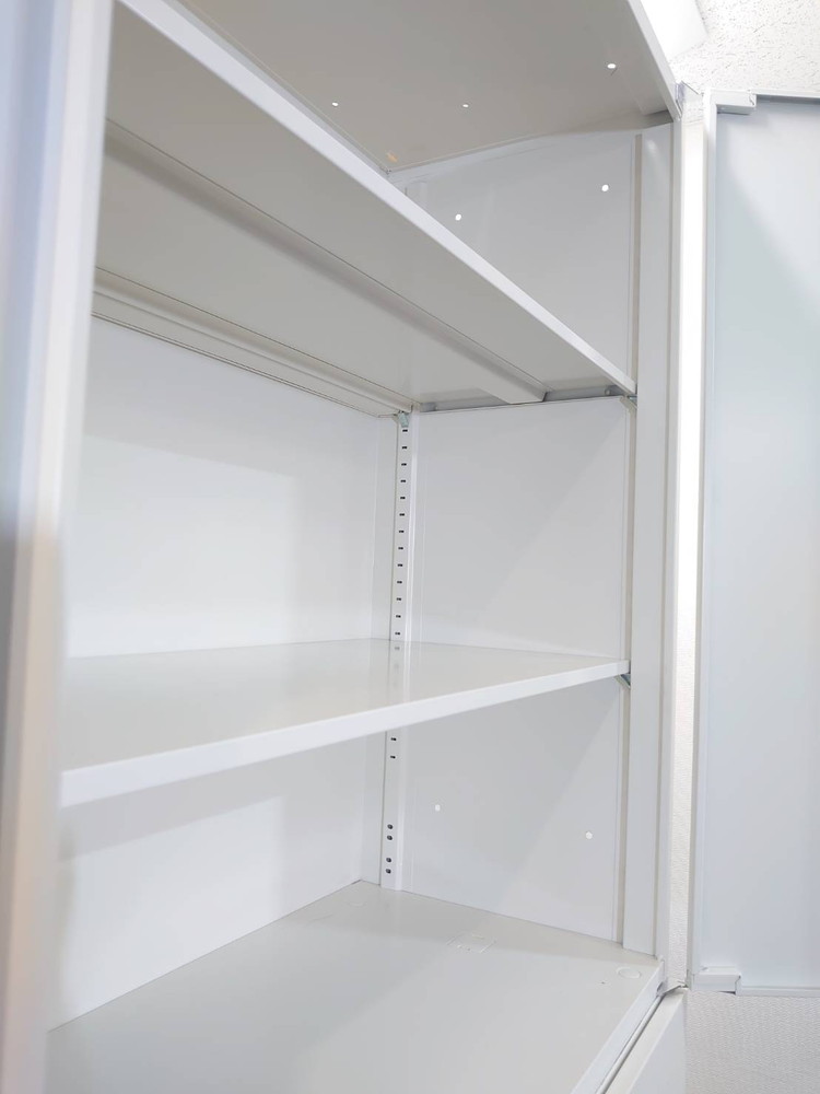 人気のホワイト色 生興 上下書庫 両開き書庫 ラテラル書庫 キャビネット ユニット書庫 本棚 書棚【中古オフィス家具】【中古】 - 画像 (3)