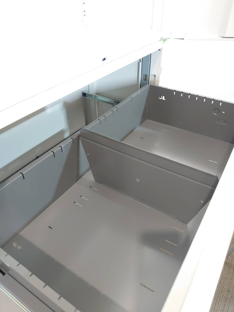 人気のホワイト色 生興 上下書庫 両開き書庫 ラテラル書庫 キャビネット ユニット書庫 本棚 書棚【中古オフィス家具】【中古】 - 画像 (4)