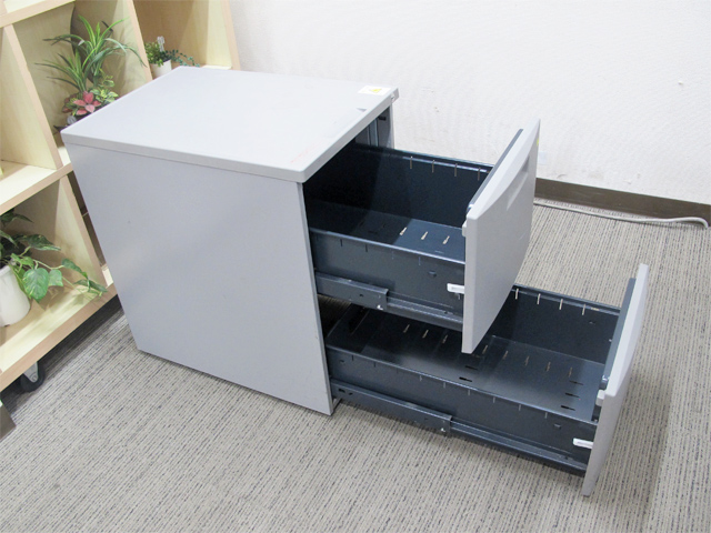 【法人限定送料無料】イトーキ CZ 2段ワゴン 鍵付き ワゴン サイドワゴン デスクワゴン キャスターワゴン 事務ワゴン 袖机 脇机【中古オフィス家具】【中古】 - 画像 (5)