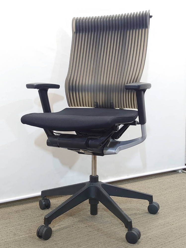 役員用チェア キャスターチェア ワークチェア マネジメントチェア エグゼクティブチェア イトーキ スピーナ エラストマーバック 国産 【送料無料 地域限定】4脚セット オフィスチェア デスクチェア 事務チェア 役員チェア 肘付き【中古オフィス家具】【中古】 - 画像 (2)