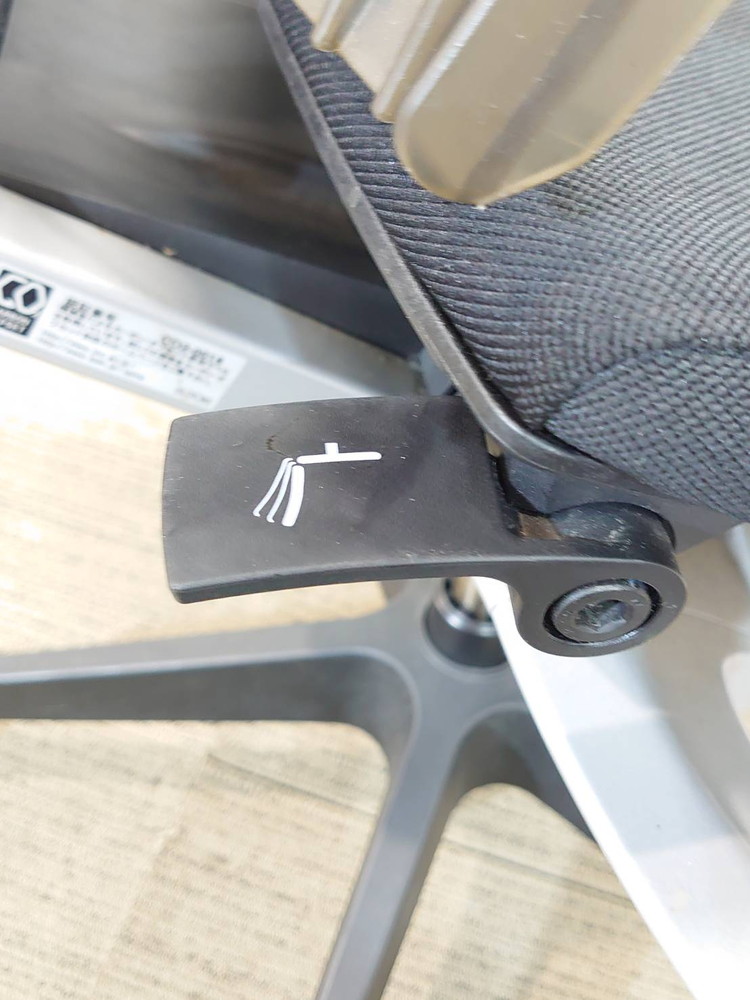 役員用チェア キャスターチェア ワークチェア マネジメントチェア エグゼクティブチェア イトーキ スピーナ エラストマーバック 国産 【送料無料 地域限定】4脚セット オフィスチェア デスクチェア 事務チェア 役員チェア 肘付き【中古オフィス家具】【中古】 - 画像 (11)