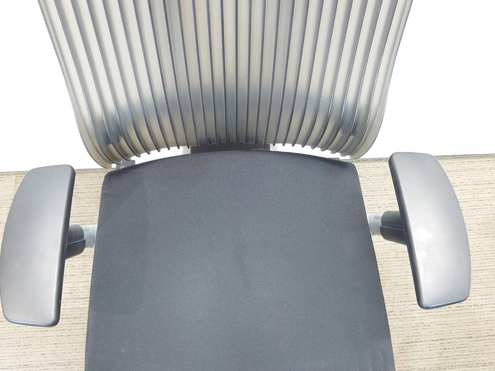役員用チェア キャスターチェア ワークチェア マネジメントチェア エグゼクティブチェア イトーキ スピーナ エラストマーバック 国産 【送料無料 地域限定】4脚セット オフィスチェア デスクチェア 事務チェア 役員チェア 肘付き【中古オフィス家具】【中古】 - 画像 (7)