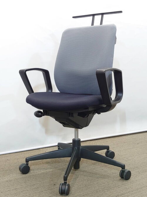 ハンガー付き キャスターチェア PCチェア オフィスチェアー 事務椅子 事務イス 事務いす KOKUYO CRS-G1900F6 オフィスチェア OAチェア デスクチェア 事務チェア キャスターチェア 肘付き コクヨ ベルガー【中古オフィス家具】【中古】