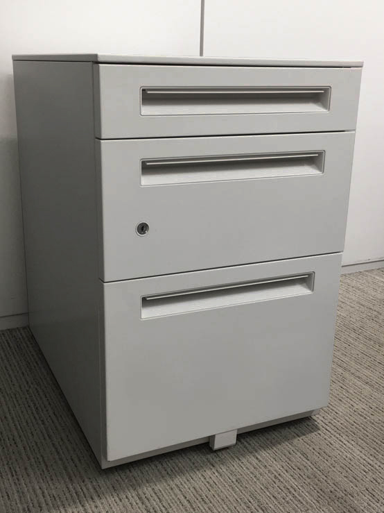 鍵付き カギ付き 机下収納ワゴン インサイドワゴン 3段ワゴン スチールワゴン 内田洋行 UCHIDA 国産 【法人限定送料無料】ウチダ ST 3段 キャスターワゴン デスクワゴン 事務ワゴン カギ付き サイドワゴン 袖机 脇机 ワゴン【中古オフィス家具】【中古】