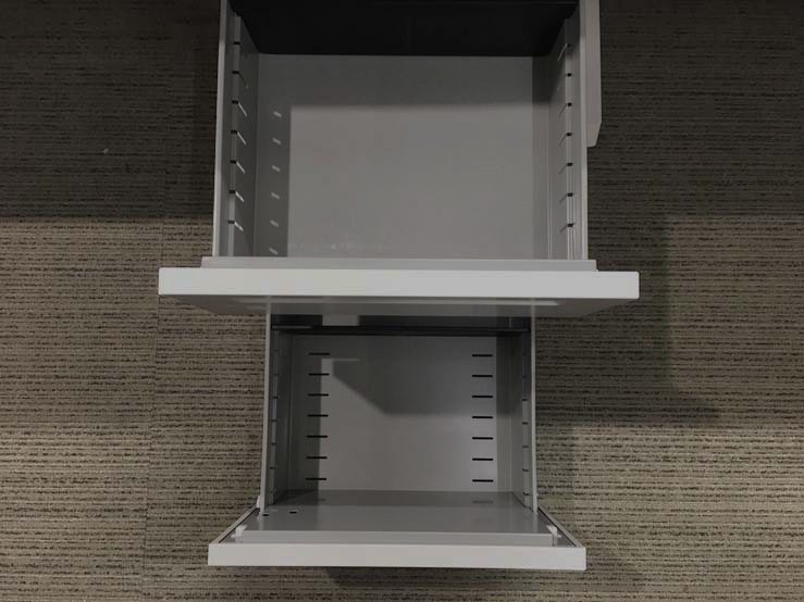 鍵付き カギ付き 机下収納ワゴン インサイドワゴン 3段ワゴン スチールワゴン 内田洋行 UCHIDA 国産 【法人限定送料無料】ウチダ ST 3段 キャスターワゴン デスクワゴン 事務ワゴン カギ付き サイドワゴン 袖机 脇机 ワゴン【中古オフィス家具】【中古】 - 画像 (2)