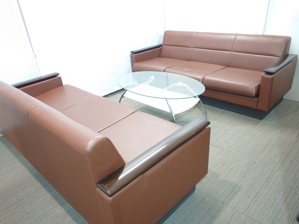 【送料無料 東京地区限定】 応接セット 3点セット 3人掛けソファ テーブル ソファセット 役員 会議 イトーキ LYK 応接ソファ ニトリ ガラステーブル 【中古オフィス家具】【中古】 - 画像 (2)