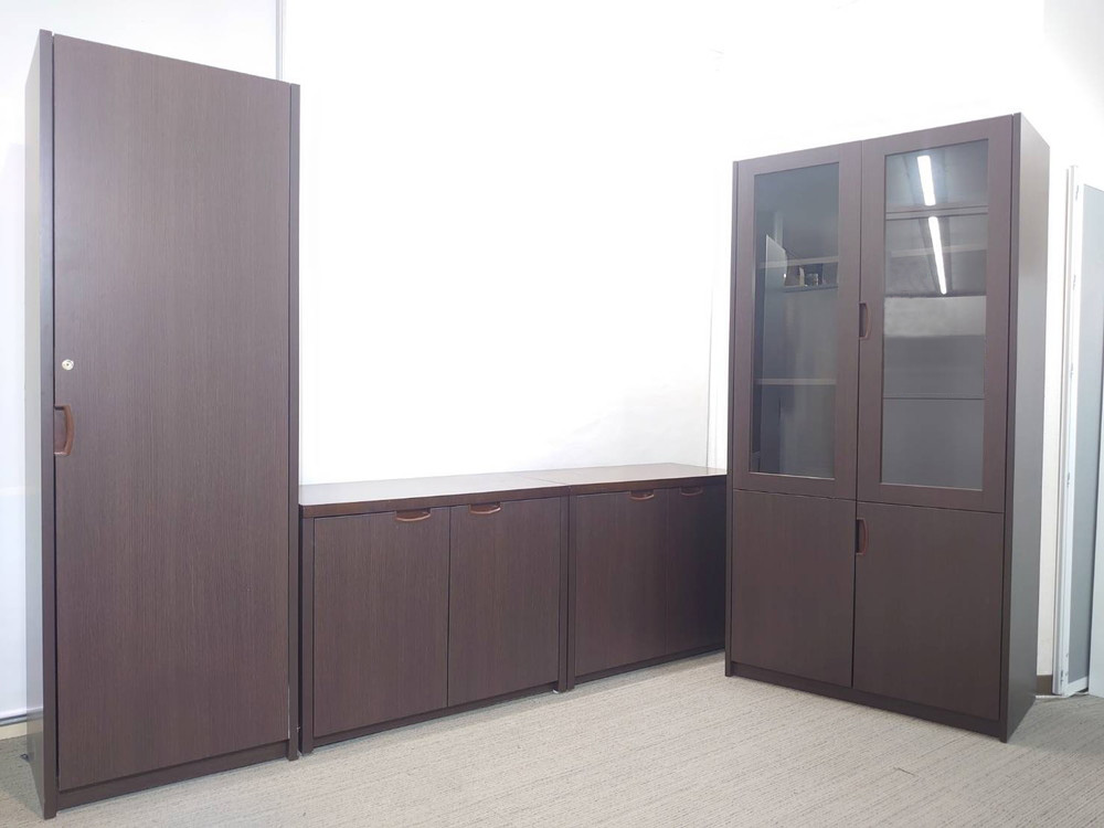 【送料無料 東京地区限定】 役員家具4点セット ガラス書庫 ワードローブ 両開き書庫×2台【中古オフィス家具】【中古】 - 画像 (2)