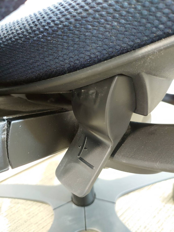 【送料無料 地域限定】【訳あり特価】 オフィスチェア デスクチェア メッシュチェア ハイバックチェア 肘付き 事務チェア PCチェア キャスターチェア 事務イス イトーキ エフチェア 【中古オフィス家具】【中古】 - 画像 (10)