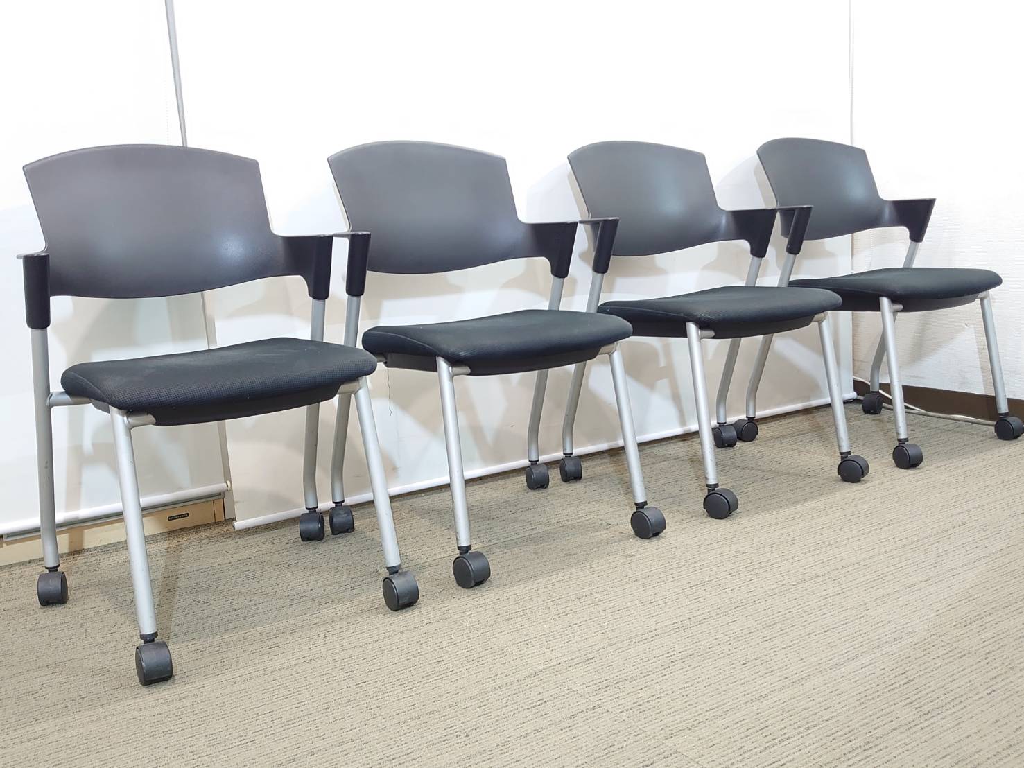 【送料無料 地域限定】 4脚セット コクヨ プロッティ ミーティングチェア 会議チェア スタッキングチェア スタックチェア 会議イス 【中古オフィス家具】【中古】 - 画像 (3)