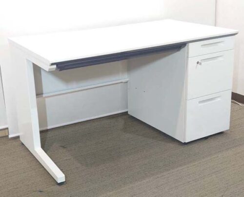 W1200×D700×H720 カギ付き コードホール付き 事務用デスク ワーキングデスク 机 つくえ コクヨ iSシリーズ 国産 片袖机 片袖デスク オフィスデスク 事務机 ワークデスク スチールデスク 事務デスク オフィス用デスク【中古オフィス家具】【中古】