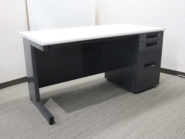 カギ付き 鍵付き コードホール 事務デスク 事務机 ワークデスク W1400 プラス フラットライン 国産 片袖机 オフィスデスク 片袖デスク スチールデスク【中古オフィス家具】【中古】