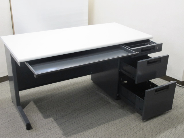 カギ付き 鍵付き コードホール 事務デスク 事務机 ワークデスク W1400 プラス フラットライン 国産 片袖机 オフィスデスク 片袖デスク スチールデスク【中古オフィス家具】【中古】 - 画像 (2)