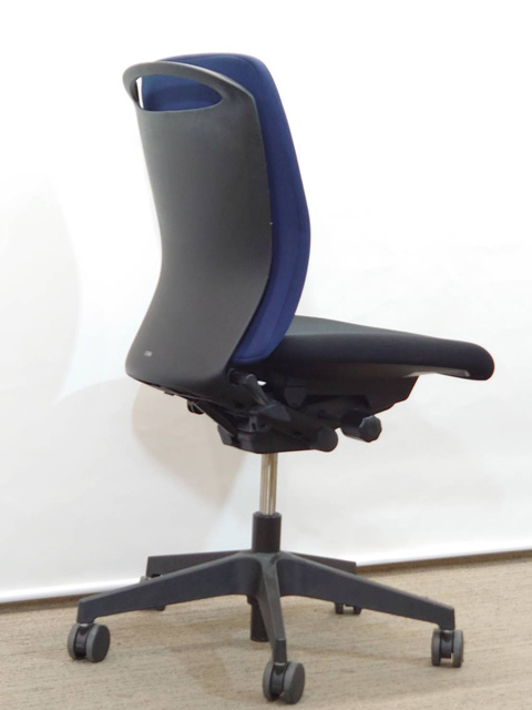 事務椅子 事務イス ワークチェア オフィスチェアー 事務用チェア イトーキ フルゴ fulgo 国産 【送料無料 地域限定】4脚セット オフィスチェア デスクチェア 事務チェア キャスターチェア【中古オフィス家具】【中古】 - 画像 (4)