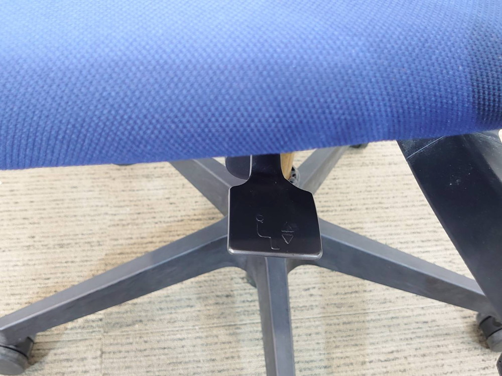 オフィスチェア デスクチェア 肘付き 事務チェア キャスターチェア 事務イス PCチェア イトーキ フルゴ 国産 【中古オフィス家具】【中古】 - 画像 (4)